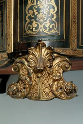 Detail van een Louis XIV commode (ormolu, messing, schildpad en ebbenhout boulle)