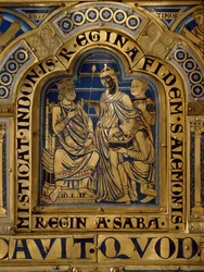 Verdun Altaar gemaakt in goud en email door Nicholas van Verdun (ca.1130/50-1205): scènes uit het Oude en Nieuwe Testament: detail dat de Koningin van Saba vertegenwoordigt die geschenken brengt aan Koning Salomo. 12e eeuw Klosterneuburg Wenen, Oostenrijk