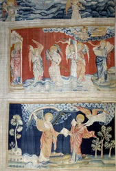 Wandkleed van de Openbaring (1373-1383), nr. 25: de zesde trompet, de engelen van de Eufraat. Onder, nr. 28, de Engel overhandigt het boek aan Sint Jan die het opeet