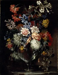 Bloemen in een vaas op een richel