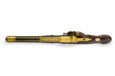 Een van een paar zilver-gemonteerde getrokken vuursteenpistolen, Versailles, 1825
