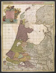 Kaart van Holland, met nederzettingen, moerassen, bossen, heuvels, wegen, rivieren en andere geografische kenmerken. Toont titel in een decoratief cartouche linksboven met Faam, Neptunus en Thetis vergezeld door putti die de wapens van de Verenigde Provinc