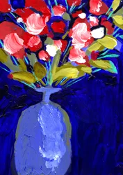 Levendige rode bloemen in een blauwe vaas