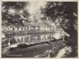 Badgelegenheid met galerij, mogelijk in Surabaya