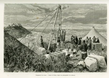 Het laden van de kisten van archeologische opgravingen, Perzië. Gravure door Tofani, ter illustratie van het verhaal 
