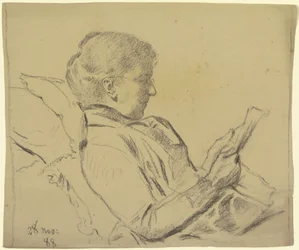 Luise Scholderer, terwijl ze de krant leest