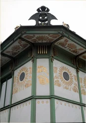 Art Nouveau: zicht op het paviljoen van het metrostation Karlsplatz (nu café), gemaakt door architect Otto Wagner (1841-1918) (Weense Secessie), 1894-1899, Wenen, Oostenrijk