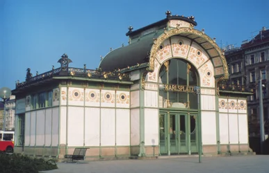 Karlsplatz-station van de Stadtbahn, ontworpen door Otto Wagner (1841-1918)