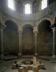 Paleochristelijke kunst: uitzicht op het interieur van de doopkapel, 5e eeuw. Frejus (Var)