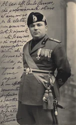 Album "MVSN- Zwarthemden": Centurion van de Militie in volledig uniform, 05/1939