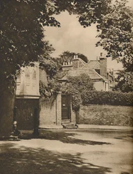 Zonlicht en schaduw op een kronkelende Highgate-weg, ca. 1935