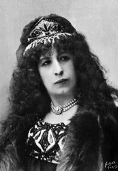 Aimee Tessandier (geb. 1851), Franse actrice en zangeres, gefotografeerd door Paul Nadar tussen 1890 en 1905, uit de collectie Felix Potin, 500 hedendaagse beroemdheden, Opera zangers en dramatisch Frankrijk
