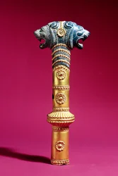 Cilindrische Sok, Median of vroege Achaemenidische periode (goud & lapis lazuli)