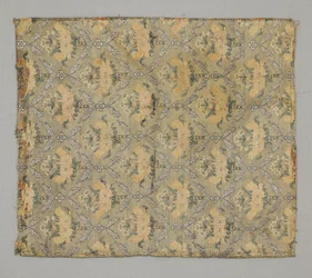 Fragment, bloemig ogivaal patroon