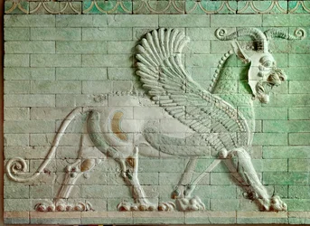 Perzische Achaemenidische periode, Iran: laagreliëf in geëmailleerde baksteen met een griffioen. Uit het paleis van Darius I (550-486 v.Chr.), koning van Perzië, in Susa. 510 v.Chr. Parijs, Louvre Museum