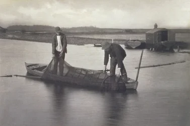 Het ophalen van het palingnet, ca. 1886