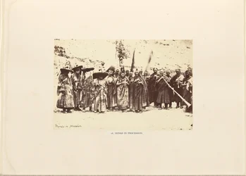 Monniken in processie