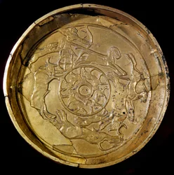 Fenicische kunst: gouden schaal met koninklijke jachtscène