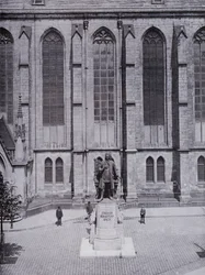 Leipzig: Thomaskirche met Bachdenkmal