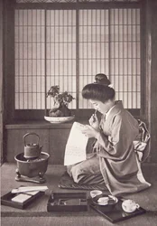 Japanse vrouw aan het schrijven