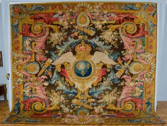 Louis XV Savonnerie Tapijt met Koninklijke Wapens, vervaardigd door Savonnerie Factory, Frankrijk, ca. 1740-1750