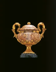 Een van een paar Louis XIV Egyptische vazen, 1770-75