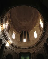 Barokke architectuur: Kapel van de Oude Charité (1679 - 1707), klooster van Marseille, door architect Pierre Puget (1622 - 1694). Interne weergave. Marseille, Bouches-du-Rhône (13).