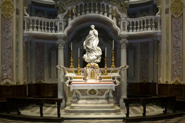 De Onbevlekte Ontvangenis, Santa Maria Immaculate geplaatst op het altaar van de scenografische kapel 1669-70 (marmer)