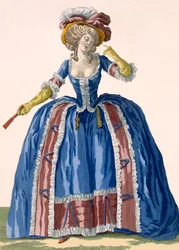 Engelse stijl hoepeljurk in elektrisch blauw met bordeauxrode ruches, gegraveerd door Bacquoy, plaat nr.182 uit 