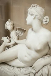 Venus met Cupido die een doorn uit haar voet verwijdert