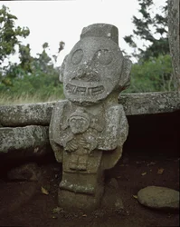 Megalithische sculptuur van vruchtbaarheidsgodin