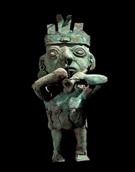 Precolumbiaanse kunst, Vicúscultuur (Peru): bronzen beeldje van een muzikant. Omstreeks 200 n.Chr. Lima, Goudmuseum, Peru