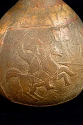 Fles met afbeelding van een gevecht tussen een ruiter en een krijger te voet (terracotta)
