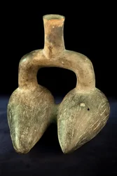 Fytomorf keramiek met dubbel lichaam en stijgbeugelhandvat / Art pr (terracotta)