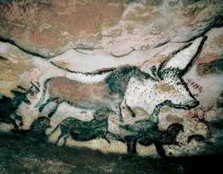 Stier, met hert en paard, jongpaleolithicum, uit de grot van Lascaux, Frankrijk, ca. 17.000-15.000 v. Chr.