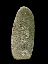 Prehistorie: stenen werktuig gebruikt om tarwe te malen. Neolithicum. Umbrië, Italië. Perugia, Nationaal Archeologisch Museum van Umbrië