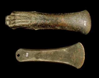 Prehistorie: bijlen gemaakt in Campania. Einde van de Bronstijd. Avellino, Museo Archeologico Irpino, Italië