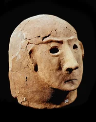 Prehistorie: terracotta hoofd uit de necropolis van Cancelli. Beschaving van de Apennijnen (of Italiaanse Bronstijd). 1400-1300 v.Chr. Perugia, Museo Archeologico Nazionale dell
