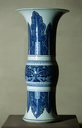 Blauw-witte porseleinen vaas