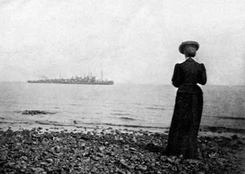 De keizerin Maria Feodorovna kijkt naar een Deens marineschip bij Hvidovre, Denemarken