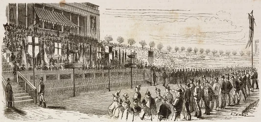 Prijsuitreiking aan de winnaars van de nationale schietwedstrijd in Milaan, Italië, gravure door Quinto Cenni uit L