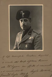 Album "MVSN- Zwarthemden": Console van de Militie in uniform, 07/1935