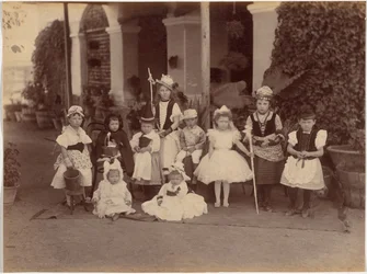 Verklede groep kinderen, Indore