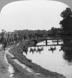Een regiment van Allenbys cavalerie achter de linie, Ieper, België, Eerste Wereldoorlog