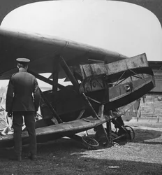 Pantserplaat Duitse vliegtuig gebruikt om de geallieerde loopgraven aan te vallen, Eerste Wereldoorlog, c1914-c1918