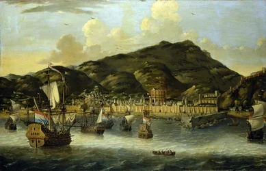 Nederlandse schepen voor de kust van Tripoli (Libië), met de versterkte muren van de haven en de stad