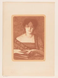 Vrouw bladerend door een boek