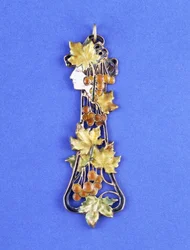 Een Lalique hanger, gevormd als een Art Nouveau meisjeshoofd in profiel, ca.1900