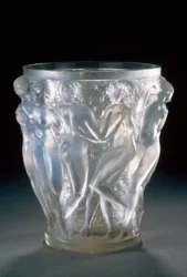 Bacchantes vaas in opalescent glas, ca 1920, door Rene Lalique. Frankrijk, 20e eeuw.