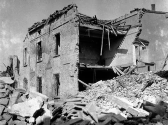 De bombardementen van Sermide: een zwaar beschadigd huis tijdens de Tweede Wereldoorlog